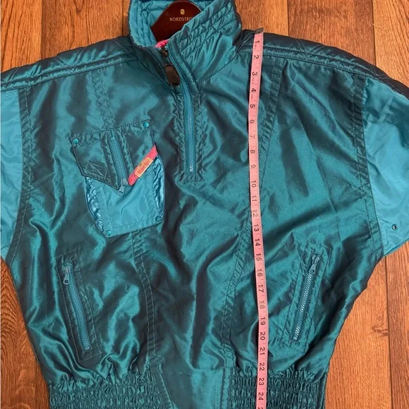 Vintage Women's Teal and Pink Windbreaker Jacket - Picture 9 of 11